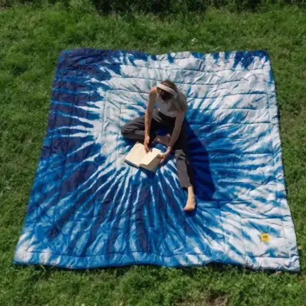 XL Outdoorsy™ Blanket